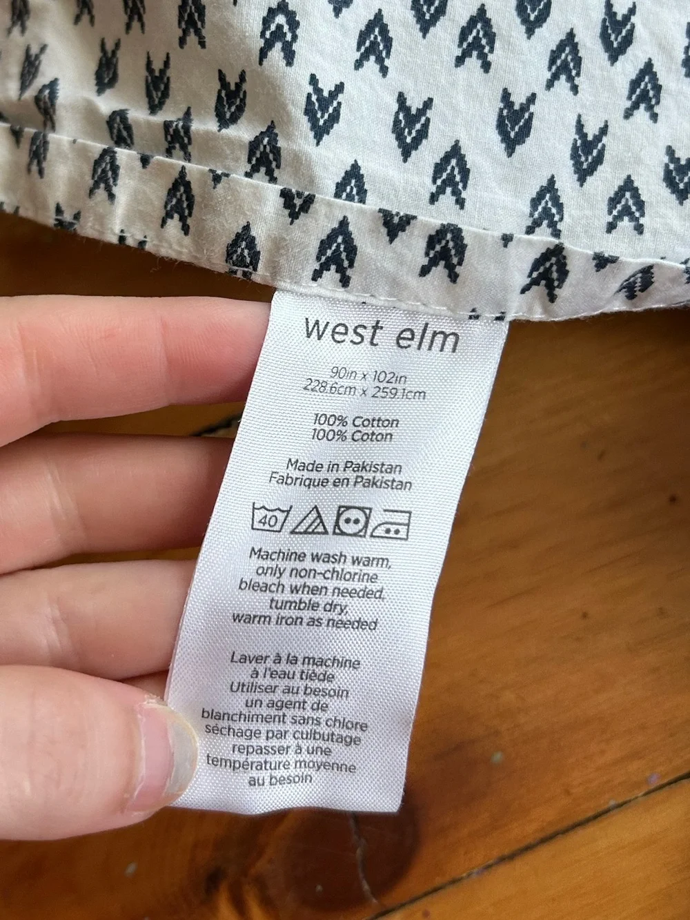 West Elm Queen Size cotton flat sheet and 2 pillow cases arrow print